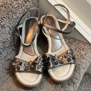 David Tate Women's Bronze Floral Sandals